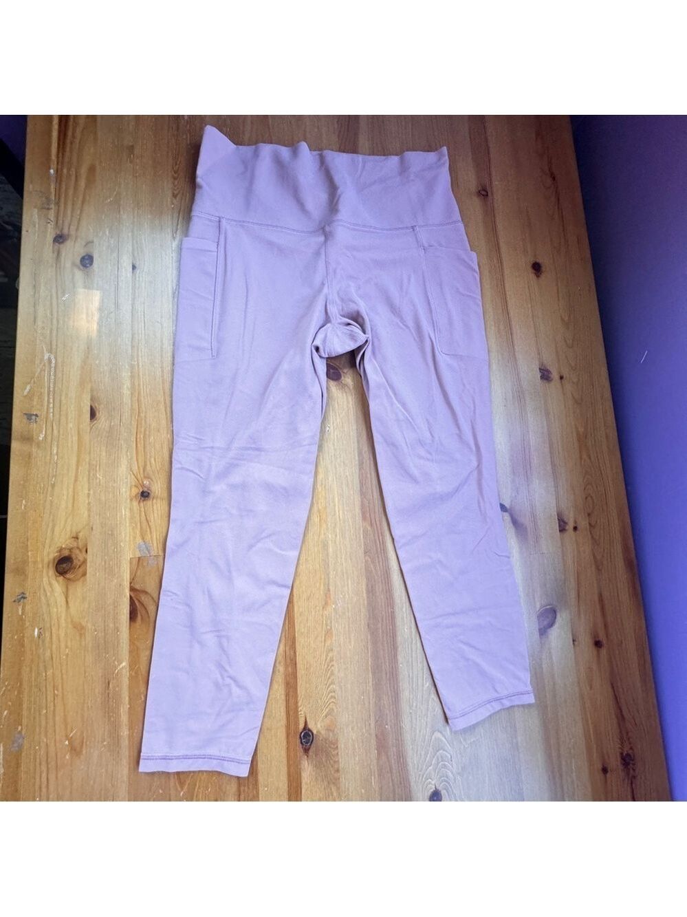 Athleta salutation stash capris